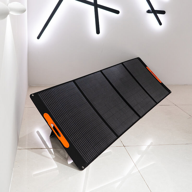 High-power folding solar panel for portable energy